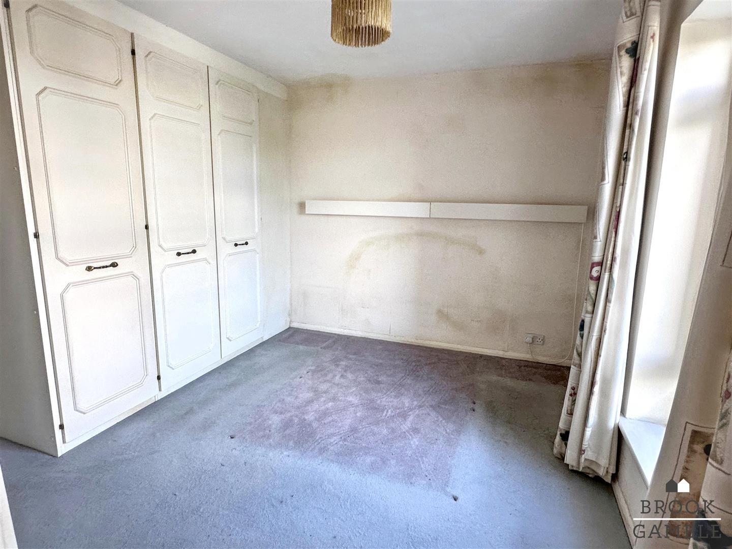 3 Bedroom Flat. St. Johns Road in Eastbourne,  27
